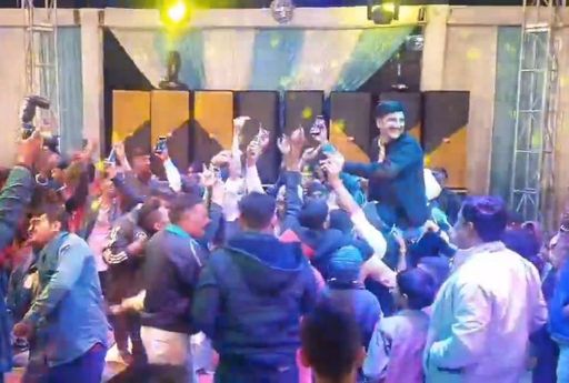 शादी समारोह में डीजे पर जमकर थिरके विधायक गुर्जर