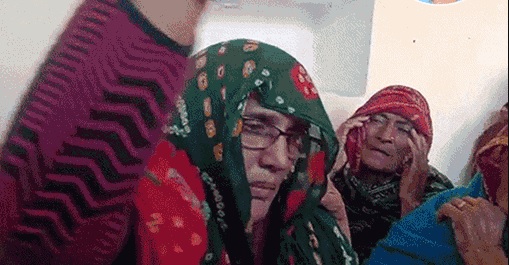मां तुझे सलाम: शहीद कुलदीप की मां ने लगाए भारत मां के जयकारे और बोली- बहू को भी सेना में भेजूंगी मां तुझे सलाम: शहीद कुलदीप की मां ने लगाए भारत मां के जयकारे और बोली- बहू को भी सेना में भेजूंगी