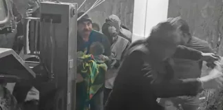 80 फीट गहरे बोरवेल में गिरी बच्ची को 10 घंटे बाद सुरक्षित निकाला