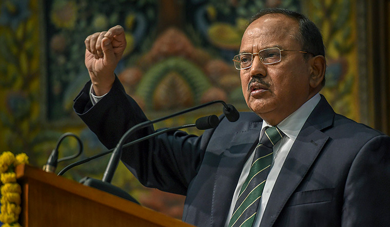 NSA प्रमुख के घर चिप लगा युवक घुसा