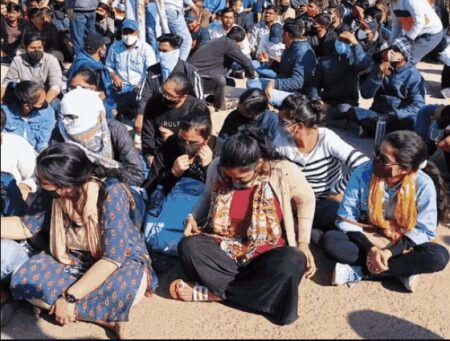 सरकार के खिलाफ अनशन पर बैठे RAS अभ्यर्थी,मुख्य परीक्षा की तारीख आगे बढ़ाने की है मांग