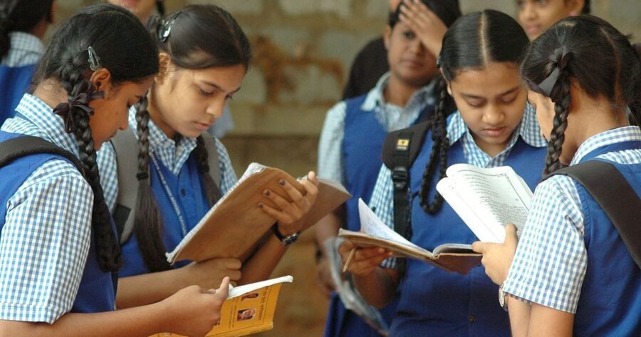 EWS के 75 प्रतिशत से अधिक अंक लाने वाले विद्यार्थियों को 15 हजार नकद व प्रशस्ति पत्र