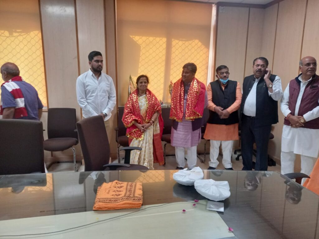 विप्र कल्याण बोर्ड के अध्यक्ष महेश शर्मा व उपाध्यक्ष मंजू शर्मा ने पदभार संभाला 2 WhatsApp Image 2022 02 14 at 12.14.40