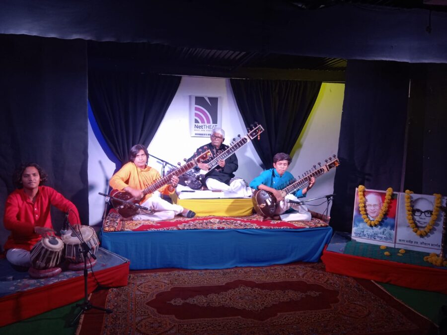 त्री-तंत्री के सुरों से नेट-थियेट हुआ झंकृत