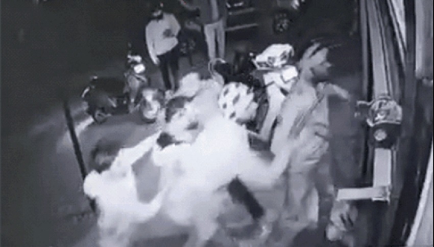 अलवर में मेडिकल स्टोर दुकानदार ने दवाई के पैसे मांगे तो बदमाशों ने कर दी फायरिंग, भागकर बचानी पड़ी जान