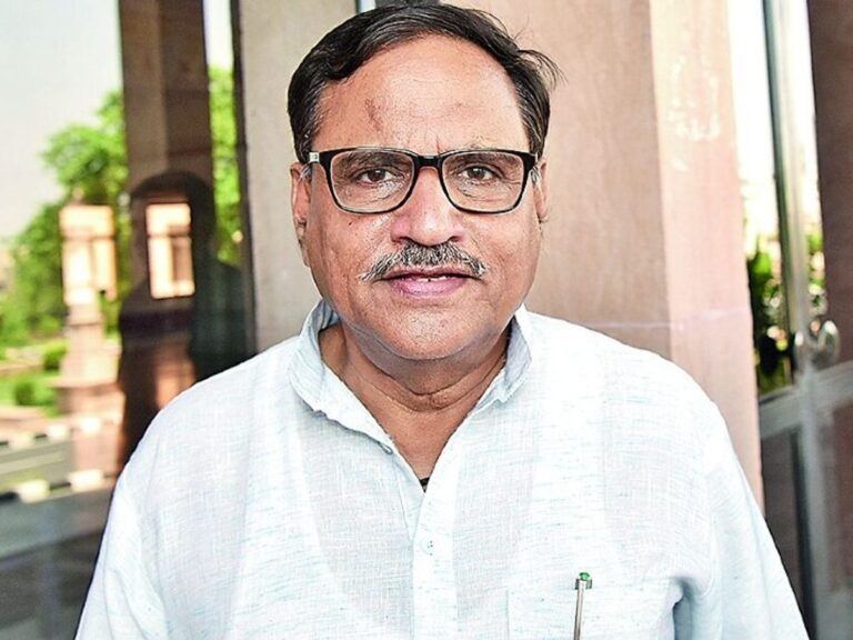 महेश जोशी