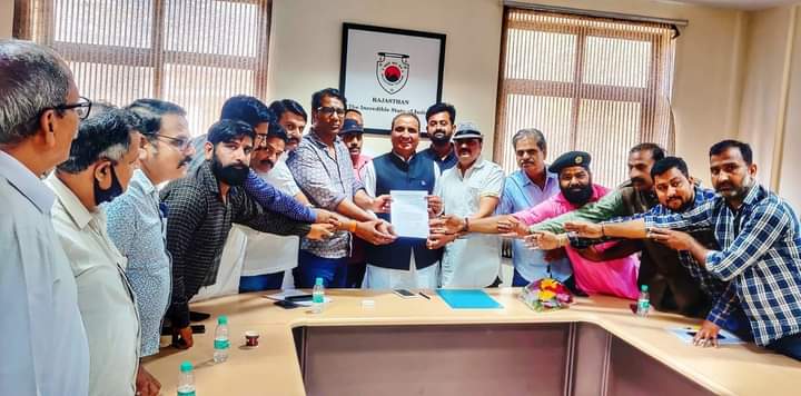 राजपूत समाज ने धर्मेंद्र सिंह राठौड़ को क्षत्रिय कल्याण बोर्ड गठन करने के लिए सौंपा ज्ञापन
