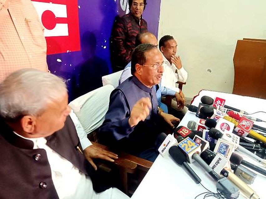 दिनेश