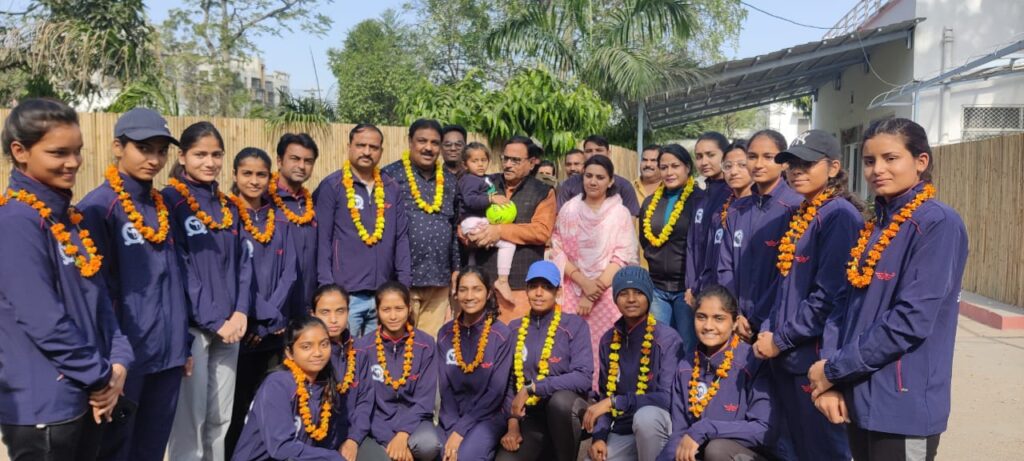 डॉ. महेश जोशी ने नेशनल सेसटोबॉल चैंपियनशिप के लिए टीम को आशीर्वाद दे किया रवाना 2 डॉ. महेश जोशी ने नेशनल सेसटोबॉल चैंपियनशिप के लिए टीम को आशीर्वाद दे किया रवाना