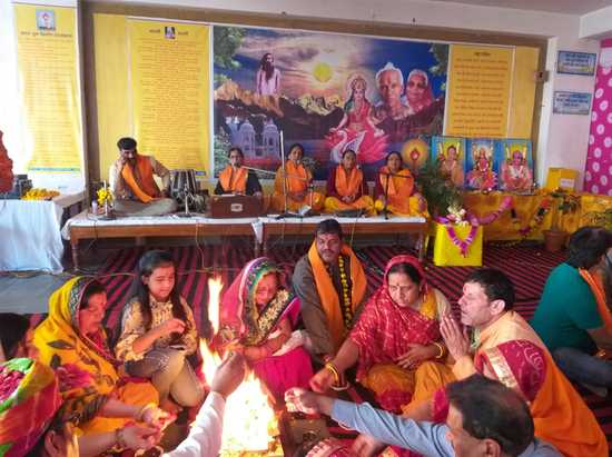 मुरलीपुरा के गौड़ विप्र भवन में विश्व कल्याणार्थ हुआ पंच कुंडीय गायत्री महायज्ञ, सैंकड़ों ने दी आहुति