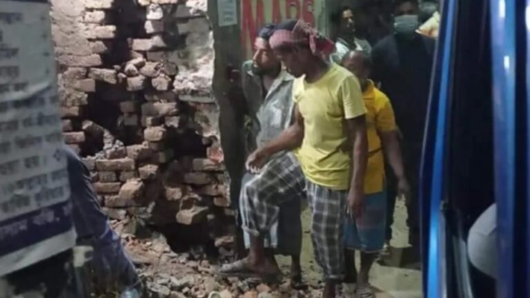 ढाका में ISKCON मंदिर पर हमला, भीड़ ने की तोड़फोड़