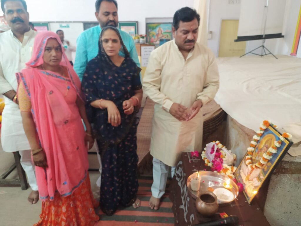 विधायक सोलंकी ने किया सरपंच एवं ग्राम विकास अधिकारियों के प्रशिक्षण कार्यक्रम का शुभारंभ 3 सोलंकी