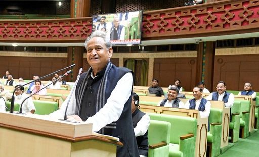 यूक्रेन से लौटे स्टूडेंट्स के पक्ष में उतरे CM ,कहा मेडिकल कॉलेज और सीटें बढ़ाएं केंद्र