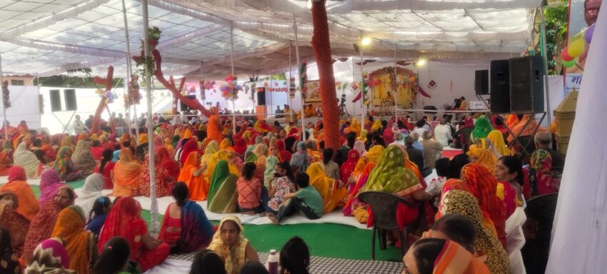 देवस्थान विभाग की श्रीमद्भागवत कथा में नंदोत्सव ‘‘नंद घर आनंद भयों, जय कन्हैया लाल की‘‘ उद्घोष के साथ खूत झूमे श्रोता