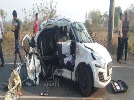 छत्तीसगढ़ के सूरजपुर से बनारस जा रहा था परिवार, रास्ते में बेकाबू होकर पलटी कार; 3 लोगों की मौत और एक गंभीर