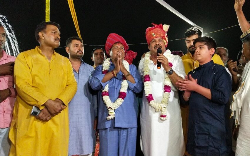 मुख्यमंत्री के सलाहकार डॉ. राजकुमार शर्मा ने गाई धमाल और चंग पर थिरके मुख्यमंत्री के सलाहकार डॉ. राजकुमार शर्मा ने गाई धमाल और चंग पर थिरके