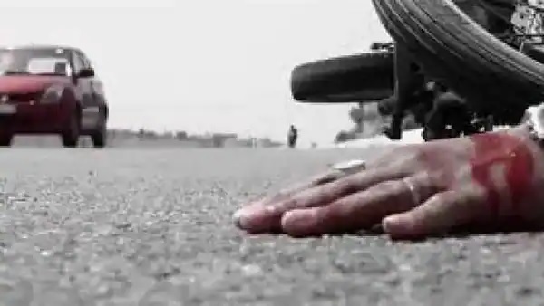 पिकअप पलटने से 3 बच्चों सहित 5 की मौत,सगाई समारोह से लौट रहे थे