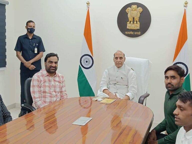 सेना भर्ती रैलियों के जल्द आयोजन की मांग को लेकर सांसद बेनीवाल पांच राज्यों के अभ्यर्थियों के प्रतिनिधिमंडल के साथ रक्षा मंत्री राजनाथ सिंह से मिले