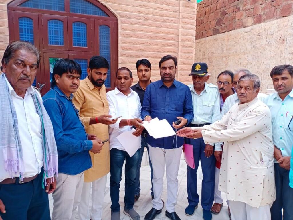 जन सुनवाई में सांसद बेनीवाल ने जन समस्याओ को सुन निस्तारण के दिए निर्देश 2 बेनीवाल