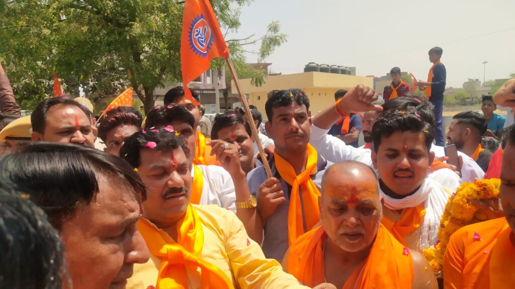 कांग्रेस विधायक वेद प्रकाश सोलंकी ने चाकसू में लगाए राम नाम के जयकारे, रामनवमी जुलूस का किया नेतृत्व 3 कांग्रेस विधायक वेद प्रकाश सोलंकी ने चाकसू में लगाए राम नाम के जयकारे, रामनवमी जुलूस का किया नेतृत्व