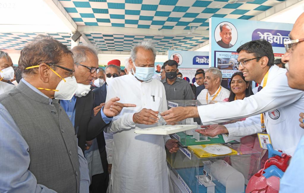 CM ने रखी आईपीडी टावर एवं हृदय रोग संस्थान की आधारशिला, बोले- चिकित्सा के क्षेत्र में आज से एक नई शुरूआत 4 CM ने रखी आईपीडी टावर एवं हृदय रोग संस्थान की आधारशिला, बोले- चिकित्सा के क्षेत्र में आज से एक नई शुरूआत