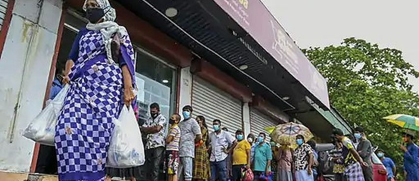 श्रीलंका में इमरजेंसी लागू: आर्थिक क्राइसिस से बिगड़े हालात, सेना तैनात
