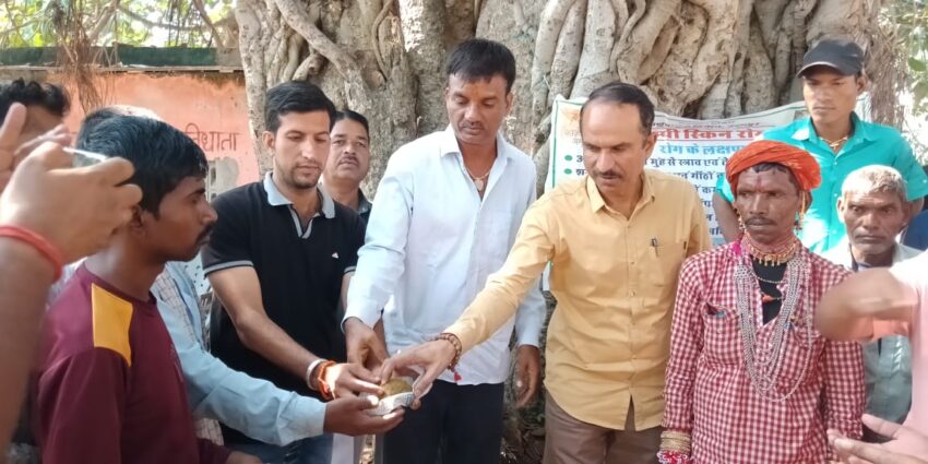 गौ सेवा समिति, आहुति सेवा संस्थान ने बांटे औषधि युक्त लडडू