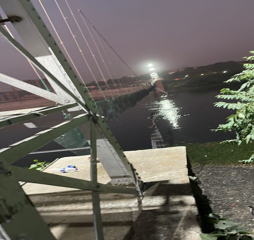 बड़ा हादसा: गुजरात के मोरबी में केबल ब्रिज टूटा, रेस्क्यू ऑपरेशन जारी
