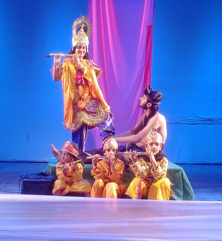 कृष्ण की बरसाने मैं होली और कालिया मर्दन की लीलाओं ने किया मंत्रमुग्ध
