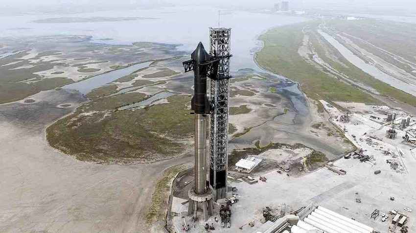 SpaceX Starship Launch Failed: लॉन्च के 4 मिनट बाद आसमान में फट गया रॉकेट