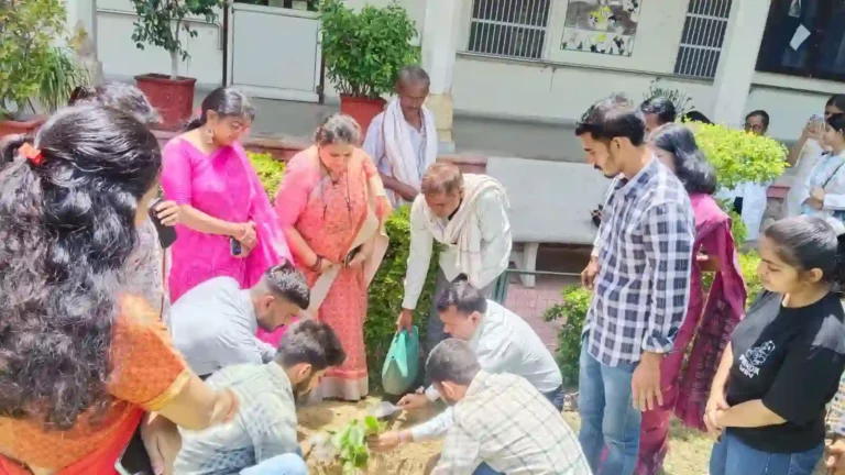 DGP सिविल राइट्स डॉ. रवि प्रकाश मेहरड़ा का जन्मदिन महारानी कॉलेज में पौधारोपण कर मनाया