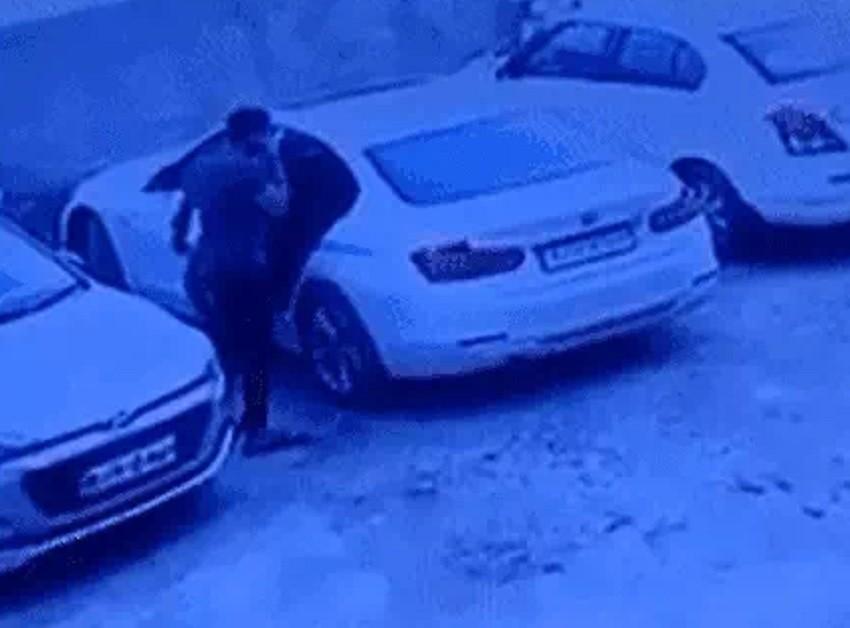अजमेर में चोरे ने कार का दरवाजा खोल उड़ाए 1 लाख