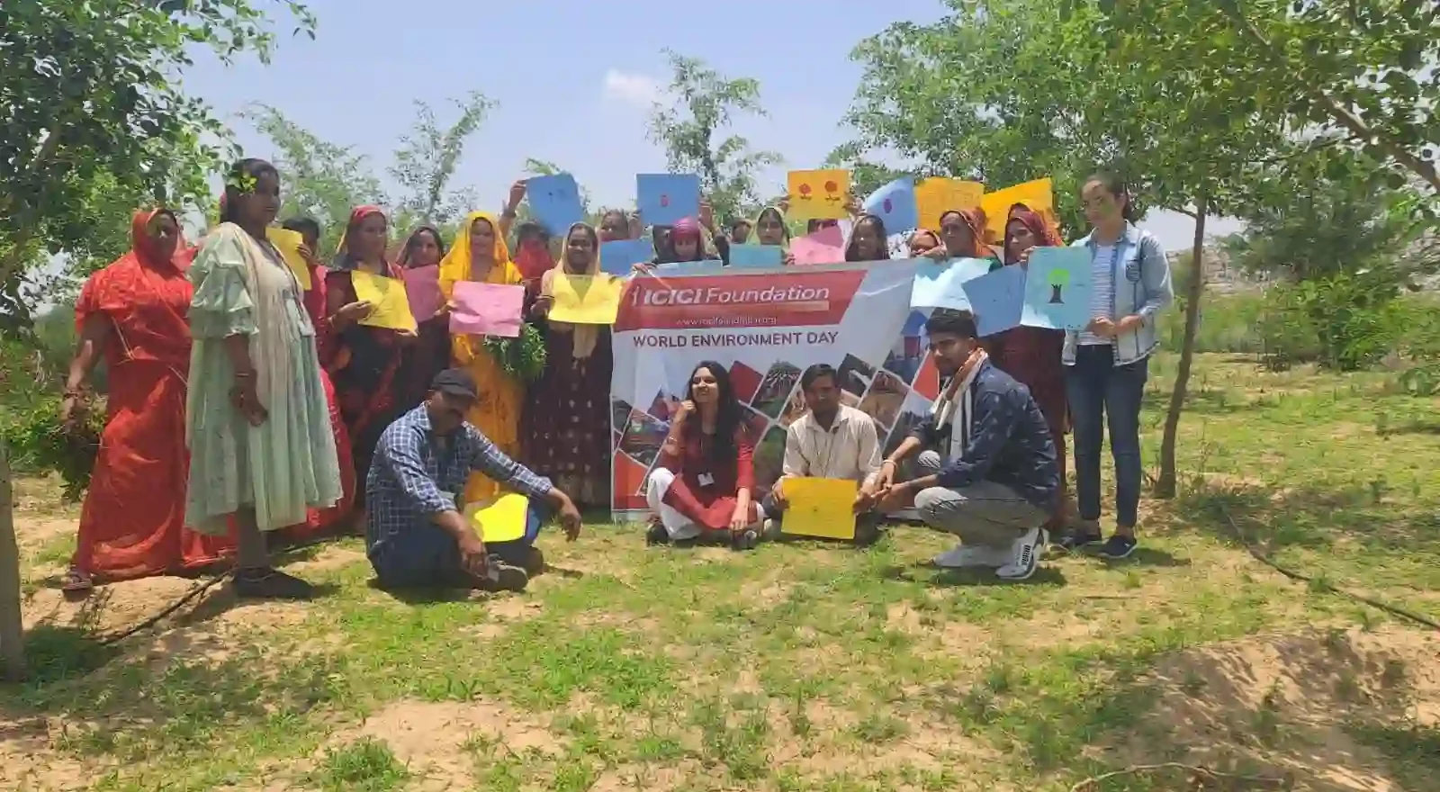 कैनवास पर चित्र उकेर कर पर्यावरण का दिया संदेश