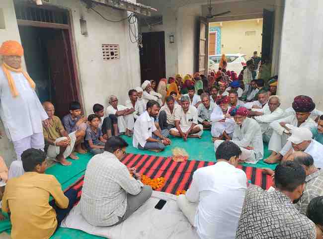 चरनोट जमीनों पर अतिक्रमण और सड़कों की दुर्दशा पर नहीं दे रही सरकार ध्यान